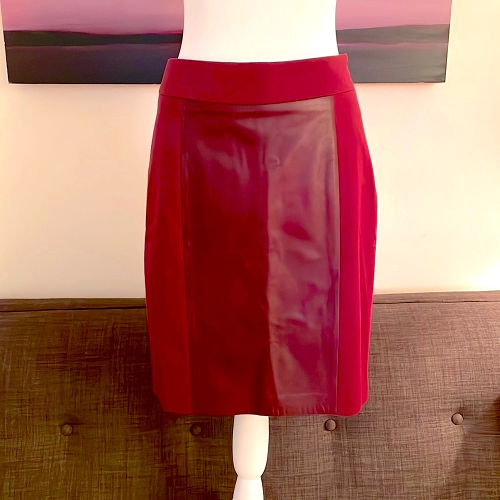Monogram BR soft glove leather  and Gabberdine mid-length skirt. Exceptional